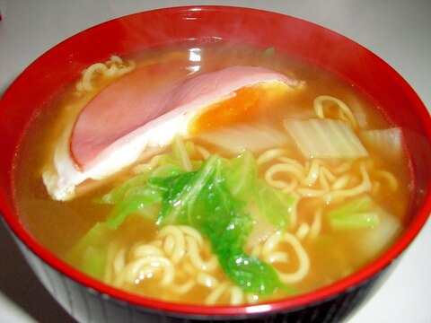 インスタントプラス♪我が家の“ハムエッグラーメン”